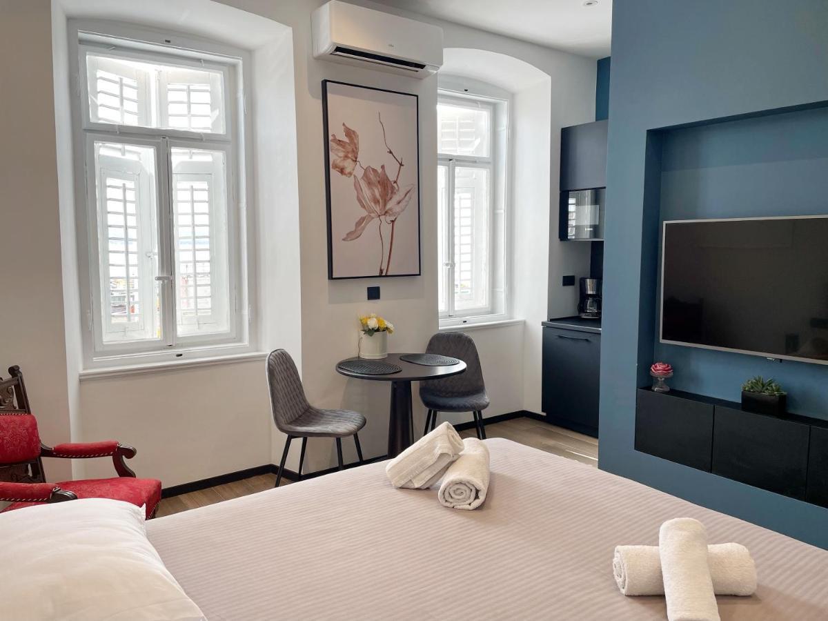 Navis City Apartments Pula Exterior photo